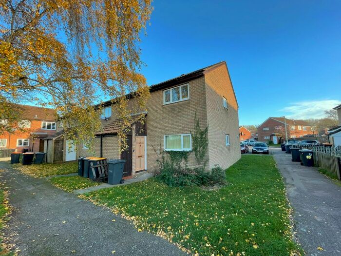 1 Bedroom Maisonette To Rent In Alburgh Close, Bedford, MK42