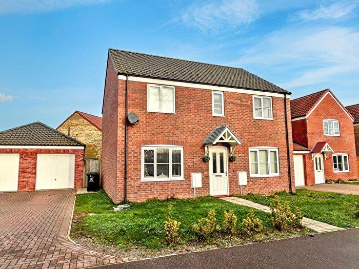 4 Bedroom Detached House For Sale In Delph Road, Bradwell, NR31