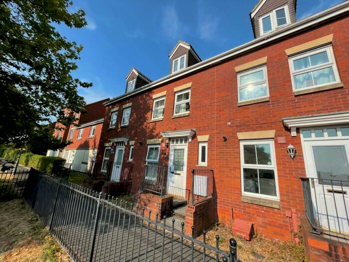 3 Bedroom House To Rent In Jay View, The Park, Weston-super-Mare, BS23