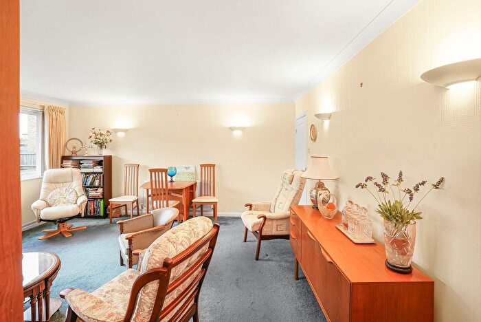 2 Bedroom Flat For Sale In Dungannon Chase, Thorpe Bay, SS1