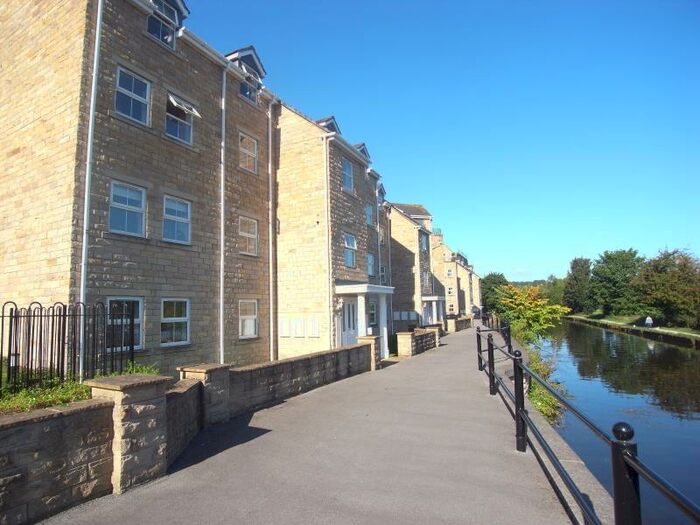 2 Bedroom Apartment To Rent In Waters Walk, Apperley Bridge, BD10