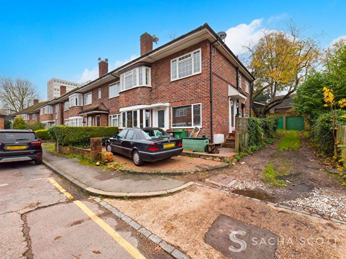 2 Bedroom Maisonette For Sale In Falcourt Close, Sutton, SM1
