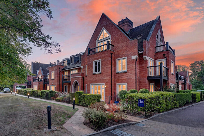 3 Bedroom Apartment For Sale In Woolf Drive, Wokingham, RG40