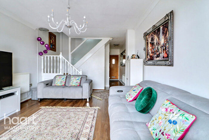 2 Bedroom Maisonette For Sale In The Ridgeway, Chingford, E4