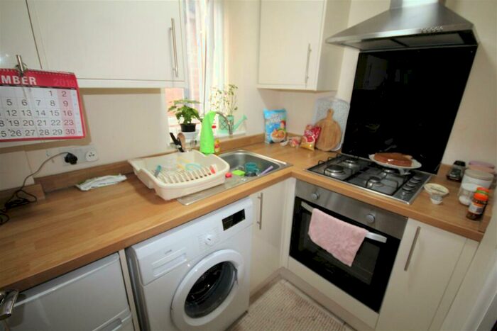 2 Bedroom Flat To Rent In Warwick Place, Christchurch Road, BH7