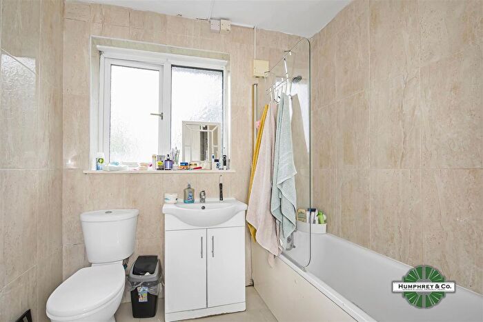 2 Bedroom Flat To Rent In Nicoll Road, London, NW10