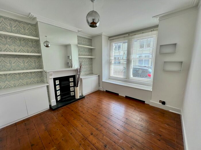 2 Bedroom Flat To Rent In Treport Street, Earlsfield, SW18