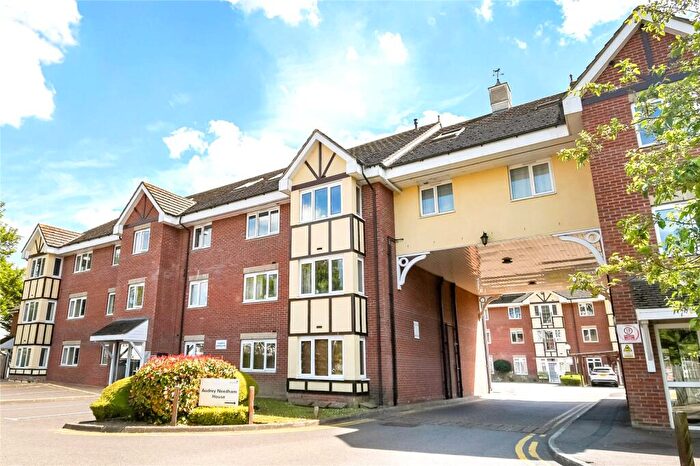 2 Bedroom Apartment For Sale In Victoria Grove, Newbury, West Berkshi, Vict, RG14