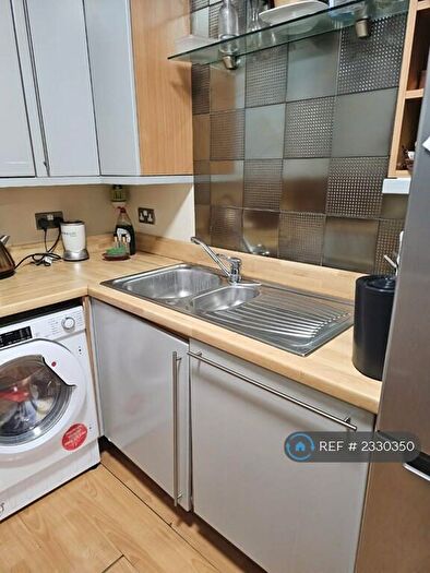 1 Bedroom Flat To Rent In Queen Street, Cardiff, CF10
