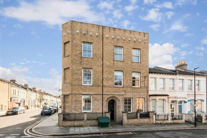 3 Bedroom Flat To Rent In Kepler Road, London, SW4