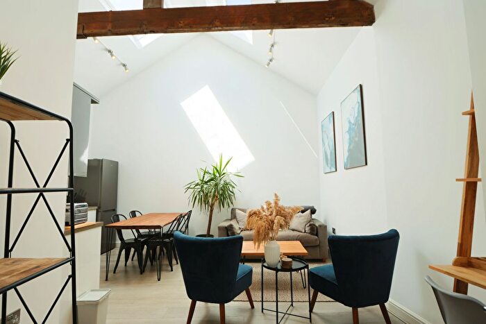 2 Bedroom Flat To Rent In Poets Mews, North Street, Bedminster, Bristol, BS3