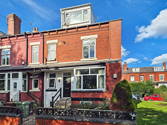 4 Bedroom End Of Terrace House For Sale In Talbot View, Leeds, LS4