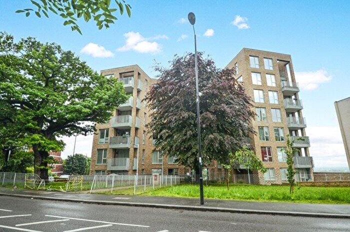 3 Bedroom Flat For Sale In Beulah Hill, Crystal Palace, London, SE19