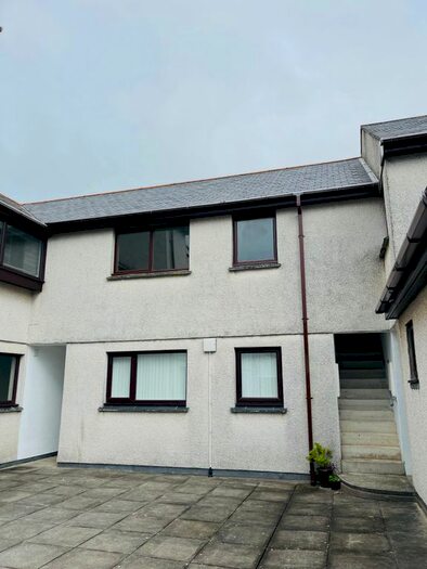 1 Bedroom Flat To Rent In Harbour Court, Abbey Slip, Penzance, TR18