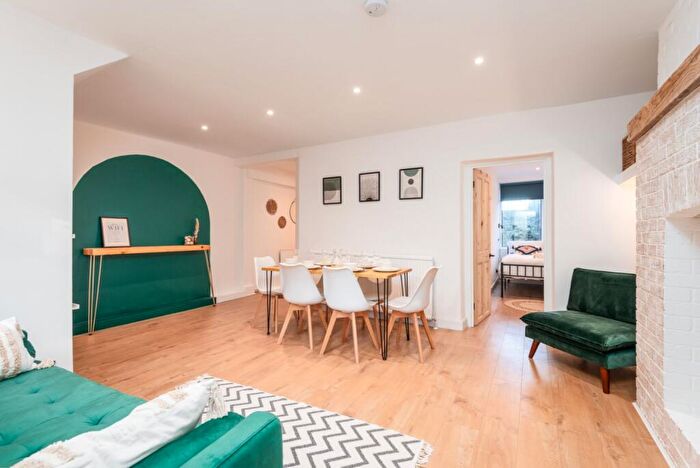 3 Bedroom Flat For Sale In Ethelbert Terrace, Margate, Kent, CT9
