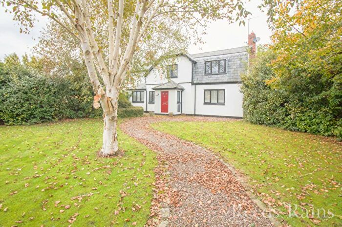3 Bedroom Semi-Detached House For Sale In Welsh Road, Ledsham, Ellesmere Port, Cheshire, CH66