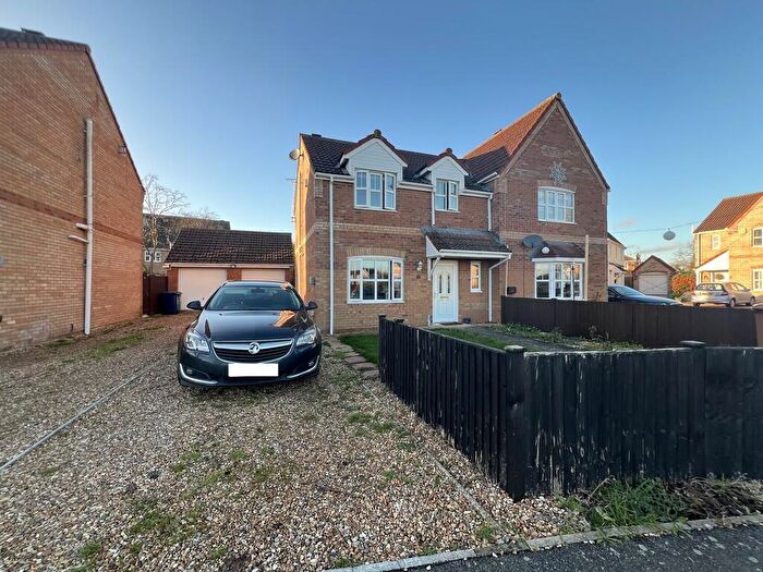 3 Bedroom Semi Detached House For Sale In Hunters Close, Chatteris, Cambs., PE16