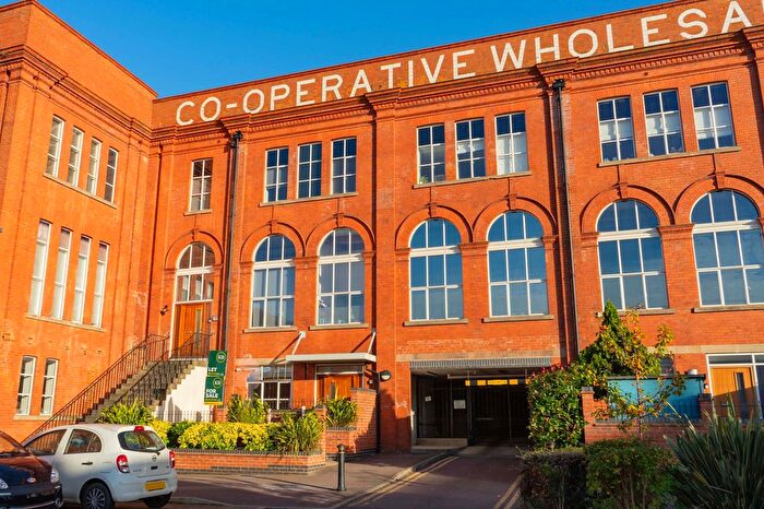1 Bedroom Flat For Sale In Wheatsheaf Court, Knighton Fields, Leicester, LE2