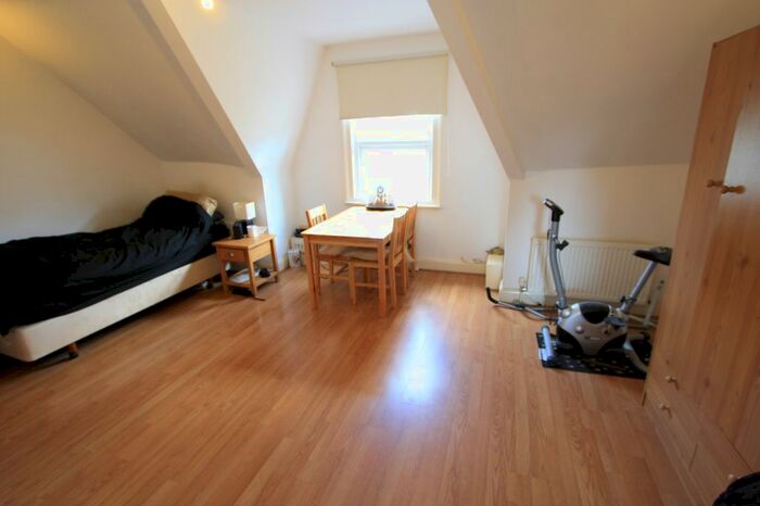 Studio To Rent In Heathfield Rd, Croydon, CR0