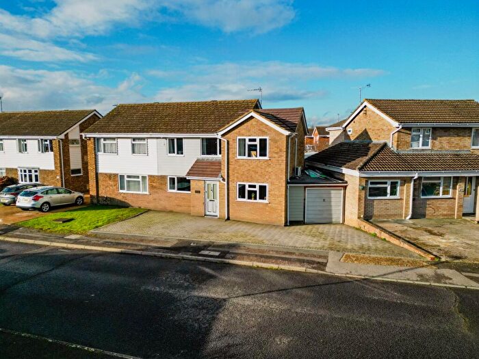 4 Bedroom Semi Detached House For Sale In Pemberton Close, Aylesbury, HP21