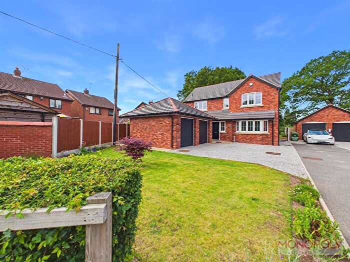 4 Bedroom Detached House For Sale In Bedwell Road, Cross Lanes, LL13