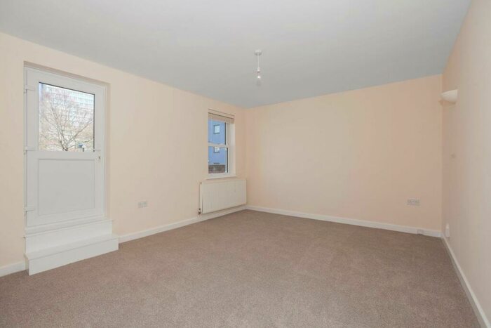 4 Bedroom Terraced House To Rent In Roscoe Street, EC1Y