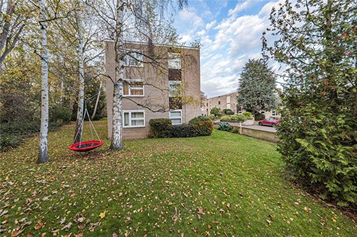 3 Bedroom Flat For Sale In Hepple Close, Middlesex, TW7