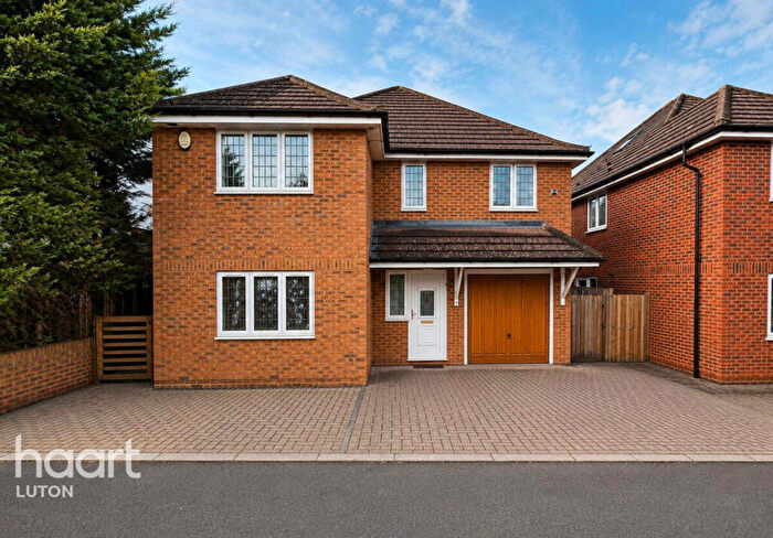 6 Bedroom Detached House For Sale In Shervington Grove, Luton, LU3