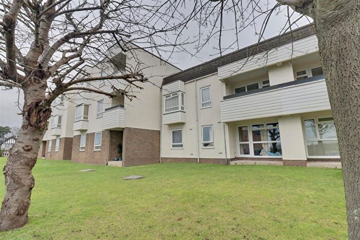 2 Bedroom Flat For Sale In Tudor Court, Regal Close, PO6