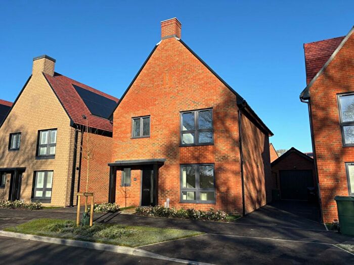 4 Bedroom Detached House To Rent In Isaacs Avenue, Burgess Hill, RH15