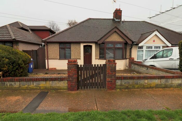 3 Bedroom Semi-Detached Bungalow To Rent In Rookery View, Grays, RM17