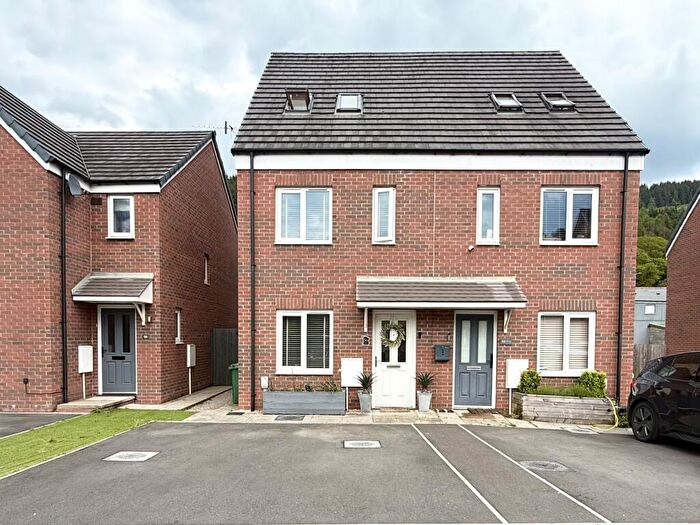 3 Bedroom Semi-Detached House For Sale In Ffordd Y Glowyr, Mountain Ash, Aberpennar, Rhondda Cynon Taf, CF45