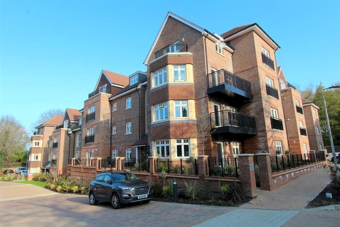 3 Bedroom Flat To Rent In Kestrel Close, Shenfield, CM15