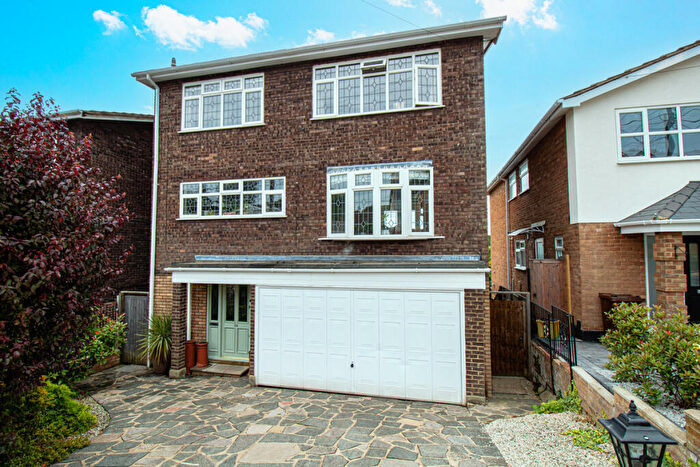 4 Bedroom Detached House For Sale In Fernlea Road, Benfleet, SS7