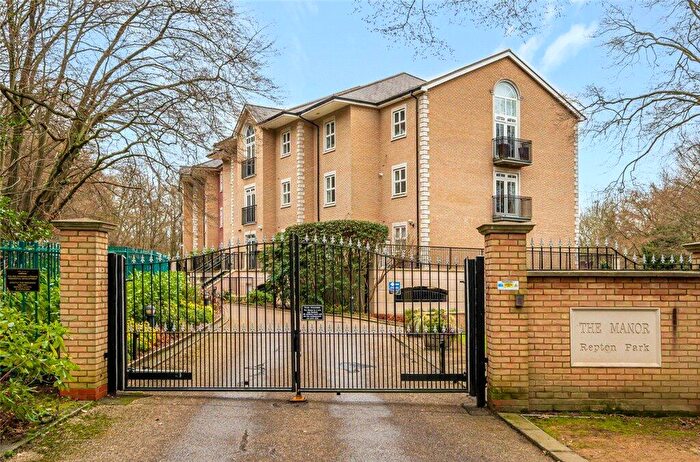 2 Bedroom Apartment For Sale In Regents Drive, Woodford Green, IG8