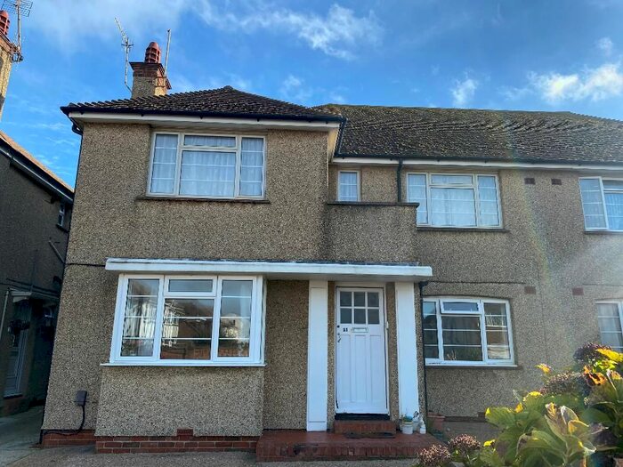 3 Bedroom Flat To Rent In Anscombe Road, Worthing, West Sussex, BN11