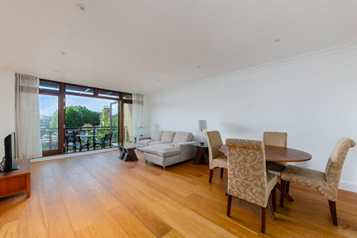 2 Bedroom Apartment For Sale In City Quay, St Katharine Docks, London, E1W