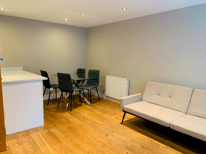 2 Bedroom Mews To Rent In Barnard Mews, Clapham Junction, London, SW11