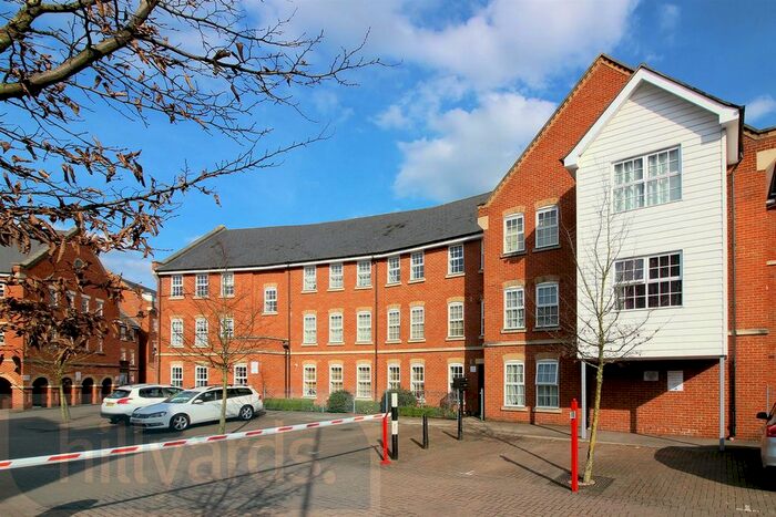 2 Bedroom Flat To Rent In Florey Gardens, Aylesbury, HP20