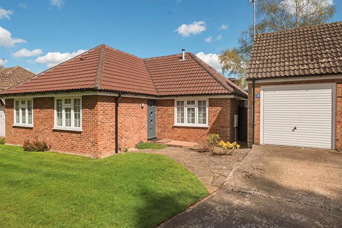 3 Bedroom Detached Bungalow For Sale In Wiltshire Avenue, Crowthorne, Berkshire, RG45