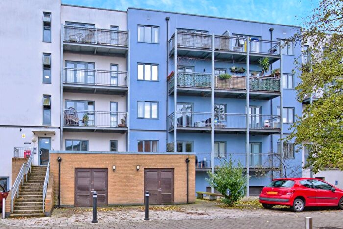 2 Bedroom Apartment For Sale In Quayside Drive, Colchester, CO2