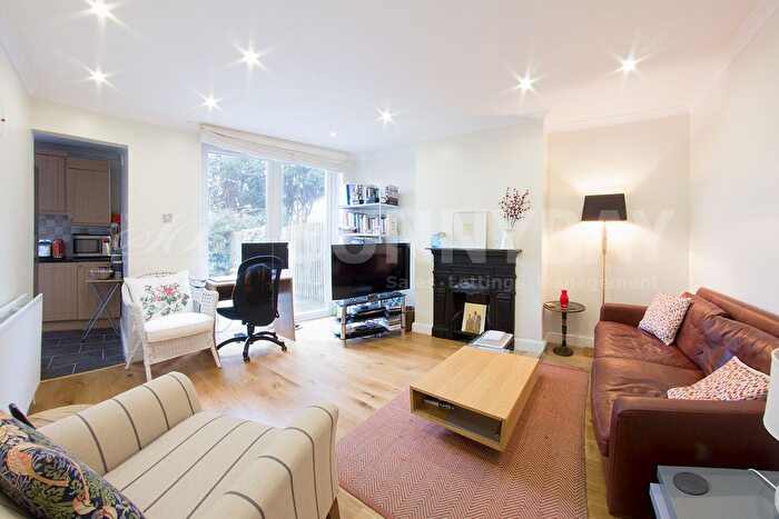 2 Bedroom Flat To Rent In Grand Drive, Raynes Park, SW20