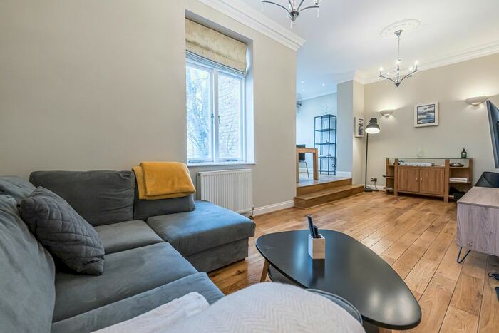 2 Bedroom Maisonette To Rent In Thurloe Street, London, SW7