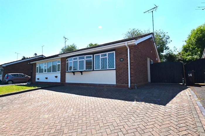 2 Bedroom Semi-Detached Bungalow To Rent In Devon Gardens, Rochford, SS4