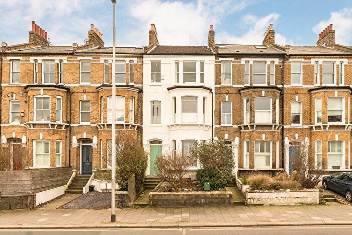 1 Bedroom Flat For Sale In Wandsworth Road, London, SW8