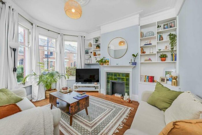 2 Bedroom Maisonette To Rent In Glenfield Road, Balham, SW12