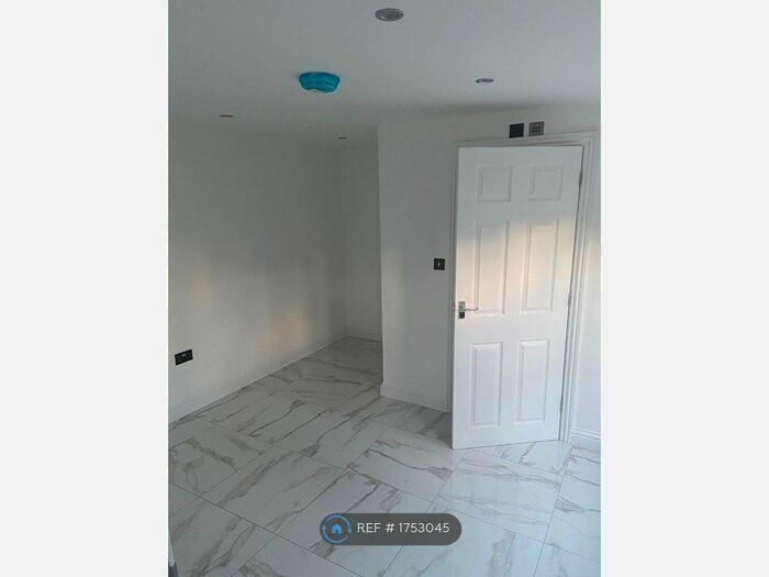 2 Bedroom Maisonette To Rent In Suez Road, Cambridge, CB1