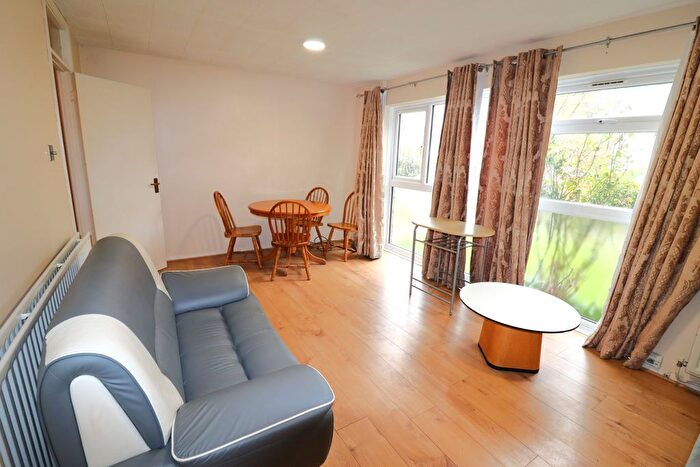 1 Bedroom Flat To Rent In St. Peters Close, Ilford, IG2