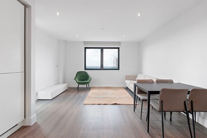 3 Bedroom Flat To Rent In Uncle Southall, Merrick Road, Southall, Middlesex, Southall, UB2