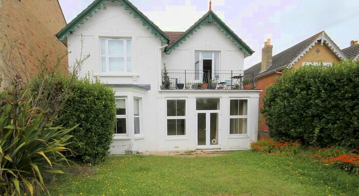 2 Bedroom Ground Flat To Rent In Gate Lane, Freshwater Bay, PO40